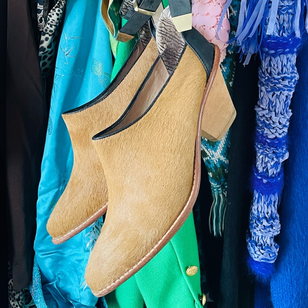 Designer calf skin/felt/leather strapped botties